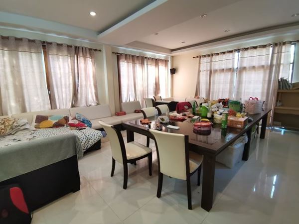 ขายบ้านสวย อ.เมืองนครปฐม เดินทางสะดวก ใกล้ทางทางขึ้น มอเตอร์เวย์ บรรยากาศร่มลื่น